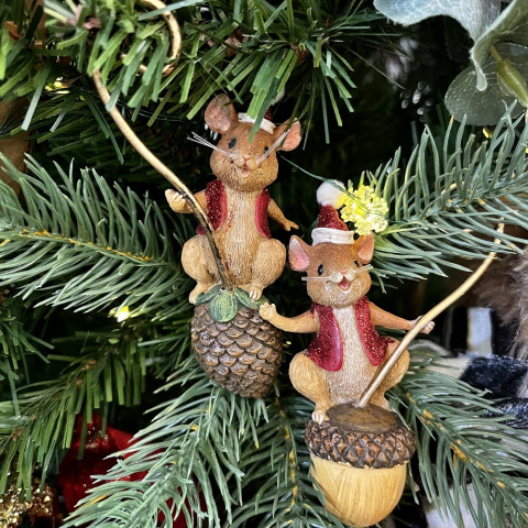 Мышка на орехе/шишке [ C7150 ]